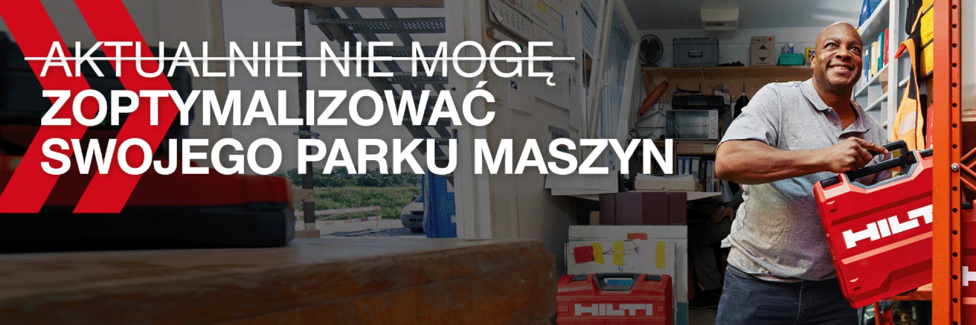 Na zdjęciu osoba z walizkami Hilti w pomieszczeniu magazynowym
