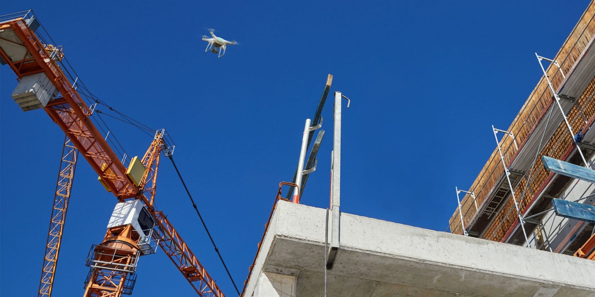 Drone nad placem budowy