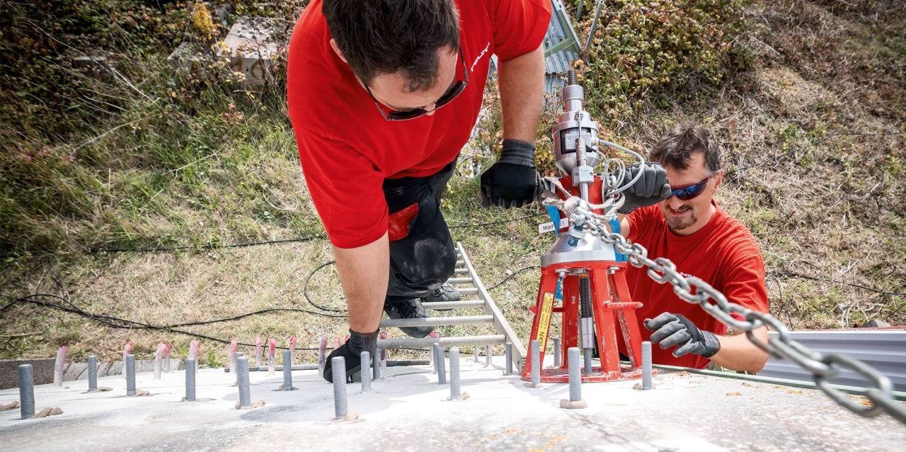 Test ekstrakcji chemicznej korków Hilti wystawionych na działanie powietrza z morza.