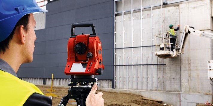 Pomiar istniejącego budynku za pomocą tachimetru Hilti POS 15