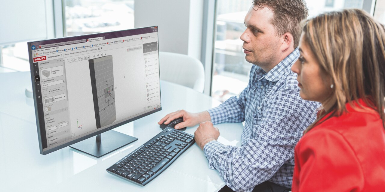 Woman and man designing with PROFIS Engineering on a desktop screen