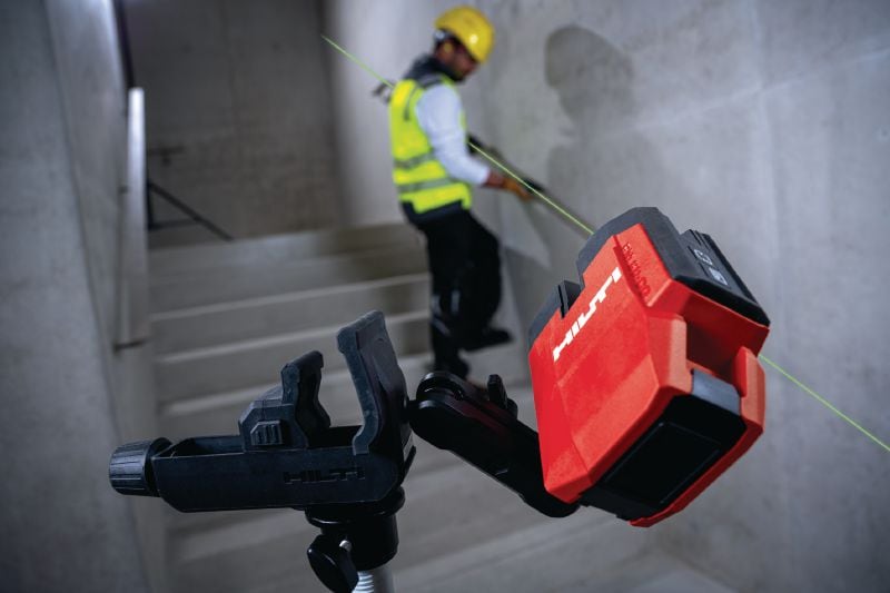 Precyzyjny pion i laser liniowy krzyżowy PM 20-CGE Precyzyjny laser kombi z zieloną wiązką, z 2 liniami i 4 punktami do ustawiania w pionie, poziomowania, wyrównywania i ustawiania pod kątem prostym Aplikacje 1