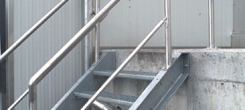 Kotwa klinowa HSA-R Wysoce wytrzymała kotwa klinowa do standardowych obciążeń statycznych, do osadzania w betonie niespękanym (stal nierdzewna A4) Aplikacje 1