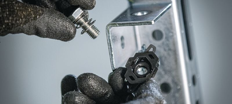 MT-FL nakrętka szynowa zamka Fast-Lock ze śrubą Nakrętka szynowa zamka Fast-Lock ze śrubą, do mocowania stóp i łączników do szyn montażowych MT Aplikacje 1