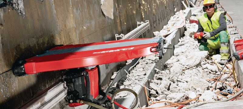 Tarcza do piły ściennej SPX HCL Equidist (60HY: pasuje do narzędzi Hilti, Husqvarna®, Tyrolit®) Najwytrzymalsza tarcza do pił ściennych (20 kW) charakteryzująca się dużą prędkością cięcia oraz zwiększoną trwałością przy wykonywaniu prac w betonie zbrojonym (trzpień 60HY pasuje do pił ściennych Hilti, Husqvarna® i Tyrolit®) Aplikacje 1