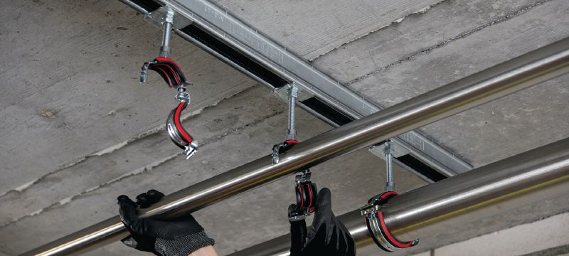MP-U-I Obejma do rur z szybkim mechanizmem zamykającym Ocynkowana galwanicznie obejma do rur z izolacją akustyczną i szybkim mechanizmem zamykającym zapewniająca maksymalną produktywność w zastosowaniach średnich Aplikacje 1