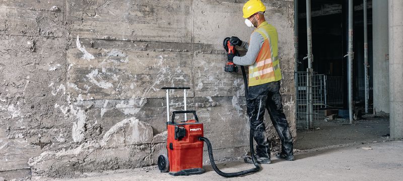 Akumulatorowy odkurzacz budowlany VC 4MX-22 T15 klasy M Wydajny akumulatorowy odkurzacz z dużym zbiornikiem 15 l, do podłączania elektronarzędzi i sprzątania na budowie (na mokro i na sucho) (akumulator Nuron) Aplikacje 1