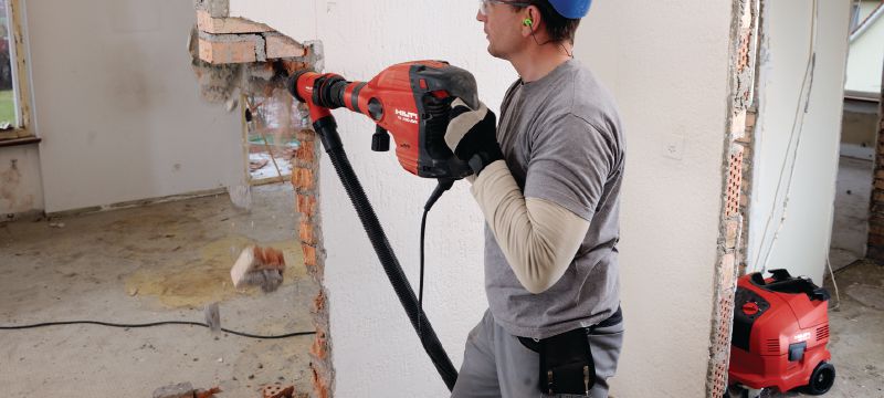 Młot wyburzeniowy TE 700-AVR SDS-Max Wydajny młot wyburzeniowy, z uchwytem SDS Max (TE-Y), do dłutowania w betonie i murze przy dużych obciążeniach, wyposażony w aktywny system tłumienia wibracji (AVR) Aplikacje 1