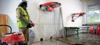 Tarcza do piły ściennej SPX LCS Equidist (60HY: pasuje do narzędzi Hilti, Husqvarna®, Tyrolit®) Najwytrzymalsza tarcza do pił ściennych (5-10 kW) charakteryzująca się dużą prędkością cięcia oraz zwiększoną trwałością przy wykonywaniu prac w betonie zbrojonym (trzpień 60HY pasuje do pił ściennych Hilti, Husqvarna® i Tyrolit®) Aplikacje 3