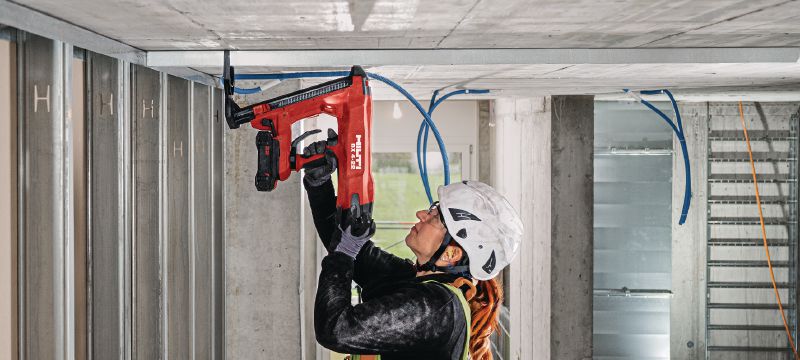 Akumulatorowy osadzak BX 4-IF-22 Akumulatorowy osadzak (platforma Nuron) do mocowania profili ścianek z płyt gipsowo-kartonowych oraz innych lekkich materiałów do betonu, stali i muru. Aplikacje 1