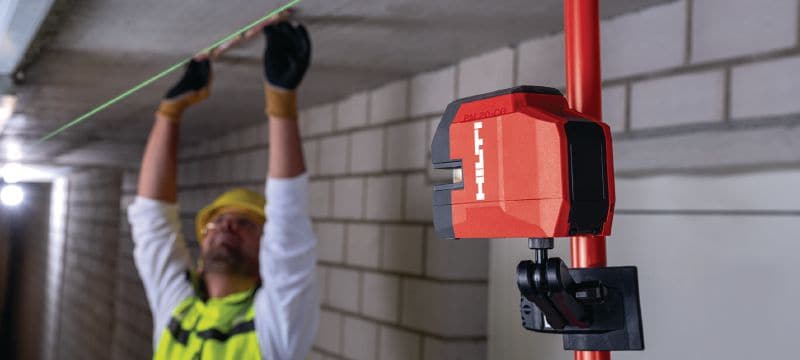 Precyzyjny pion i laser liniowy krzyżowy PM 20-CGE Precyzyjny laser kombi z zieloną wiązką, z 2 liniami i 4 punktami do ustawiania w pionie, poziomowania, wyrównywania i ustawiania pod kątem prostym Aplikacje 1