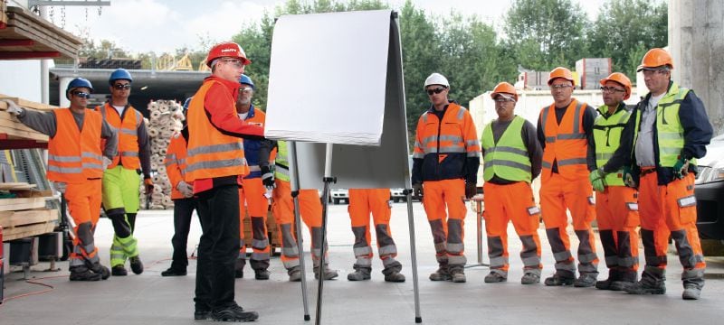 Szkolenie dla monterów kotew (zastosowania przemysłowe) Szkolenie praktyczne z osadzania kotew w betonie w zakładach przemysłu ciężkiego, obejmujące odpowiednie typy kotew i podstawowe zasady prawidłowego osadzania Aplikacje 1