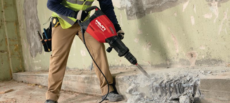TE 1000-AVR Młot wyburzeniowy TE-S Uniwersalny młot dłutujący do wyburzania posadzek i dłutowania w nich oraz sporadycznych pracach w ścianach (z uniwersalnym przewodem zasilającym) Aplikacje 1