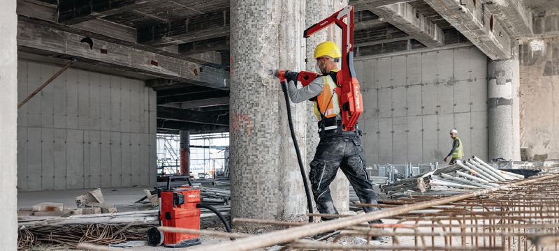Akumulatorowy odkurzacz budowlany VC 4MX-22 T15 klasy M Wydajny akumulatorowy odkurzacz z dużym zbiornikiem 15 l, do podłączania elektronarzędzi i sprzątania na budowie (na mokro i na sucho) (akumulator Nuron) Aplikacje 1