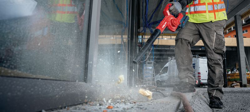 Dmuchawa akumulatorowa NBL 4-22 Kompaktowa akumulatorowa dmuchawa do usuwania drobnych resztek gruzu na budowie i przygotowywania powierzchni do pracy (platforma akumulatorowa Nuron) Aplikacje 1