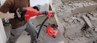 Młot wyburzeniowy TE 700-AVR SDS-Max Wydajny młot wyburzeniowy, z uchwytem SDS Max (TE-Y), do dłutowania w betonie i murze przy dużych obciążeniach, wyposażony w aktywny system tłumienia wibracji (AVR) Aplikacje 2