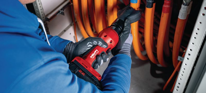 Akumulatorowa przecinarka NCT 53 C-22 do kabli miedzianych/aluminiowych Symetryczne akumulatorowe nożyce do kabli miedzianych i aluminiowych o średnicy do 2 │50 mm (platforma akumulatorowa Nuron) Aplikacje 1