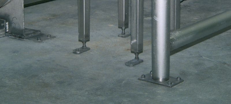 Kotwa klinowa HSA-R Wysoce wytrzymała kotwa klinowa do standardowych obciążeń statycznych, do osadzania w betonie niespękanym (stal nierdzewna A4) Aplikacje 1