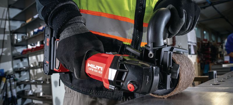 Akumulatorowa satyniarka GPB 6X-22 Akumulatorowa satyniarka ze zmienną prędkością oraz dłuższym czasem pracy akumulatora do szlifowania i wykańczania metalowych elementów rurowych (platforma akumulatorowa Nuron) Aplikacje 1