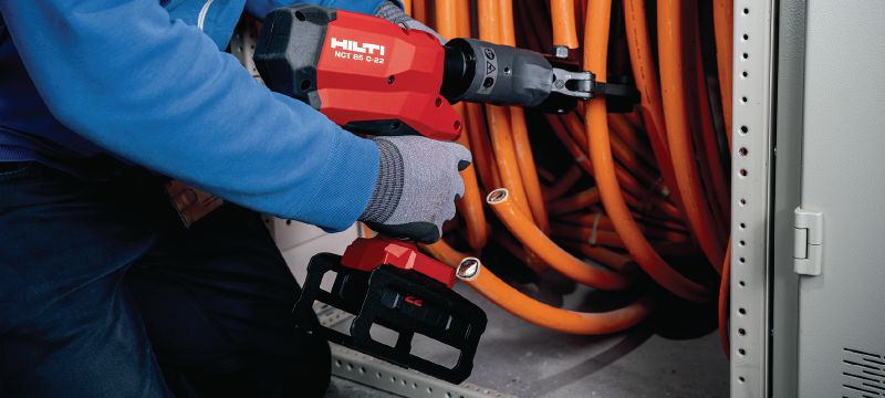 Akumulatorowe nożyce NCT 85 C-22 do kabli miedzianych/aluminiowych Akumulatorowe nożyce z rękojeścią pistoletową do kabli miedzianych i aluminiowych o średnicy do 3,2 │80 mm (platforma akumulatorowa Nuron) Aplikacje 1