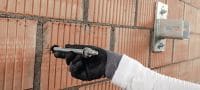 Pręt gwintowany HAS-U klasa A4 (stal nierdzewna) Wysoce wytrzymały pręt kotwy do kotwienia w betonie i murze przy użyciu patronów oraz iniekcyjnej żywicy hybrydowej/epoksydowej (stal nierdzewna A4) Aplikacje 2