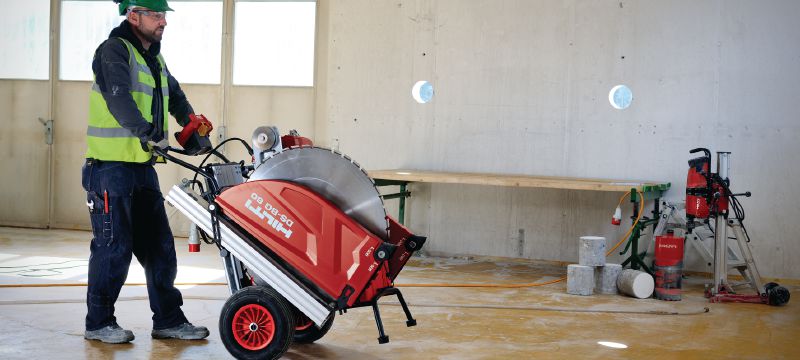 Tarcza do piły ściennej SPX LCS Equidist (60HY: pasuje do narzędzi Hilti, Husqvarna®, Tyrolit®) Najwytrzymalsza tarcza do pił ściennych (5-10 kW) charakteryzująca się dużą prędkością cięcia oraz zwiększoną trwałością przy wykonywaniu prac w betonie zbrojonym (trzpień 60HY pasuje do pił ściennych Hilti, Husqvarna® i Tyrolit®) Aplikacje 1