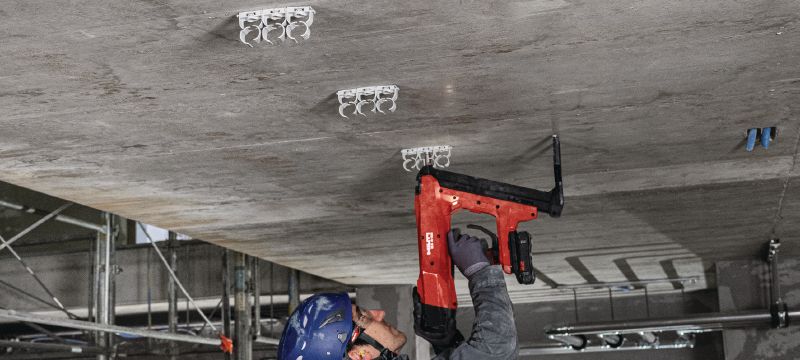 Uchwyt wielozadaniowy X-FC MX Regulowany uchwyt wielozadaniowy zoptymalizowany do gwoździ magazynkowanych, odpowiedni do różnorodnych metod montażu, materiałów podłoża i średnic przewodów Aplikacje 1