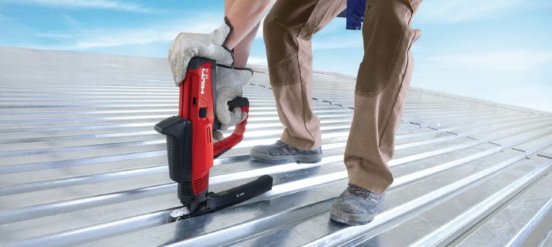 Osadzak DX 76 Osadzak pół-automatyczny, zapewniający wysoką produktywność, do mocowania pokryć metalowych Aplikacje 1