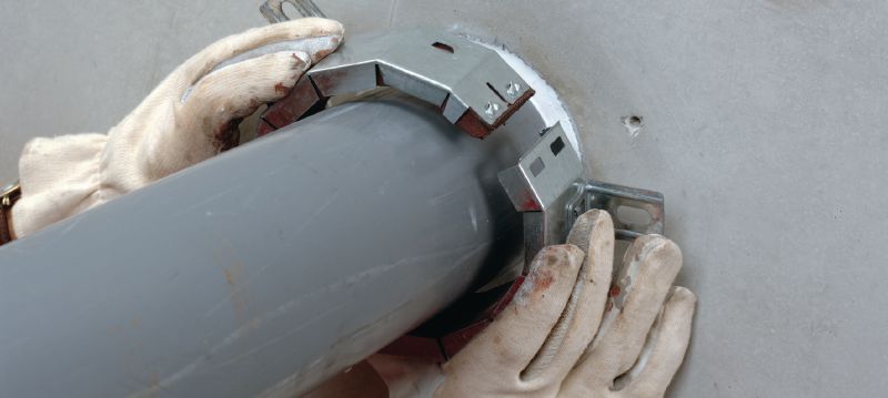 Obejmy ogniochronne CP 644 Obejma ogniochronna z obudową ze stali ocynkowanej, do montażu na istniejących instalacjach, pomaga utworzyć dymoszczelną barierę ogniową w przepustach rur Aplikacje 1