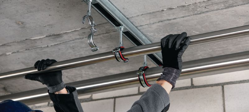 MP-U Obejma do rur z szybkim mechanizmem zamykającym Ocynkowana galwanicznie obejma do rur z szybkim mechanizmem zamykającym, zapewniająca wysoką produktywność w zastosowaniach ze średnimi obciążeniami (bez wkładki stabilizacyjnej) Aplikacje 1