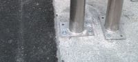 Kotwa klinowa HSA-R Wysoce wytrzymała kotwa klinowa do standardowych obciążeń statycznych, do osadzania w betonie niespękanym (stal nierdzewna A4) Aplikacje 2