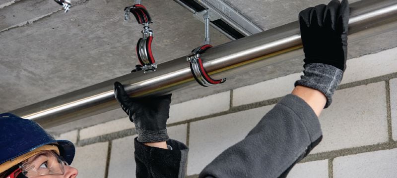 MP-U-I Obejma do rur z szybkim mechanizmem zamykającym Ocynkowana galwanicznie obejma do rur z izolacją akustyczną i szybkim mechanizmem zamykającym zapewniająca maksymalną produktywność w zastosowaniach średnich Aplikacje 1