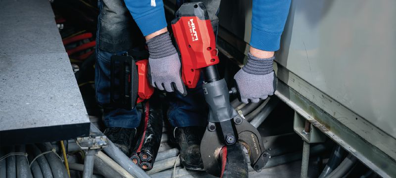 Akumulatorowe nożyce NCT 85 C-22 do kabli miedzianych/aluminiowych Akumulatorowe nożyce z rękojeścią pistoletową do kabli miedzianych i aluminiowych o średnicy do 3,2 │80 mm (platforma akumulatorowa Nuron) Aplikacje 1