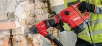 Młot dłutujący TE 500-AVR SDS-Max Uniwersalny młot wyburzeniowy, z uchwytem SDS Max (TE-Y), do lekkiego dłutowania w betonie i murze, wyposażony w aktywny system tłumienia wibracji (AVR) Aplikacje 1