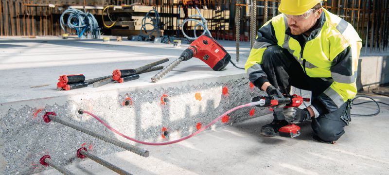 Kotwa wklejana HIT-RE 500 V4 Najwytrzymalsza iniekcyjna żywica epoksydowa, certyfikowana do wklejania prętów zbrojeniowych i wykonywania zakotwień do dużych obciążeń Aplikacje 1