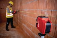 Precyzyjny pion i laser liniowy krzyżowy PM 20-CGE Precyzyjny laser kombi z zieloną wiązką, z 2 liniami i 4 punktami do ustawiania w pionie, poziomowania, wyrównywania i ustawiania pod kątem prostym Aplikacje 1